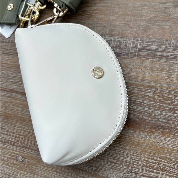 Lululemon Dual Pouch Wristlet Colour Bay Leaf/ Ivory NWT - Picture 6 of 8